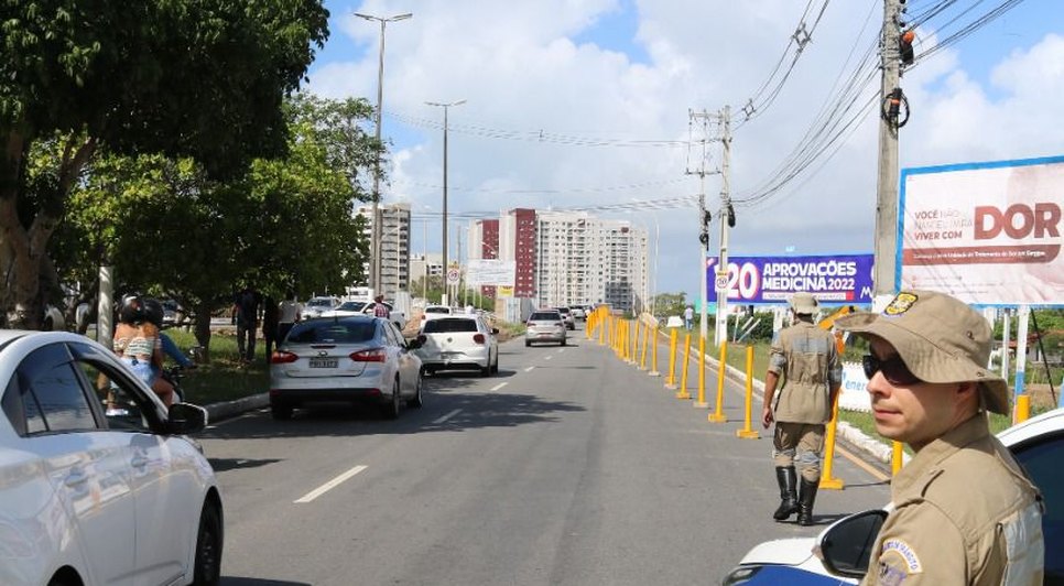 Trânsito é parcialmente bloqueado nos dois sentidos da ponte do Rio Poxim em Aracaju / Foto: Foto: SMTT/Aracaju