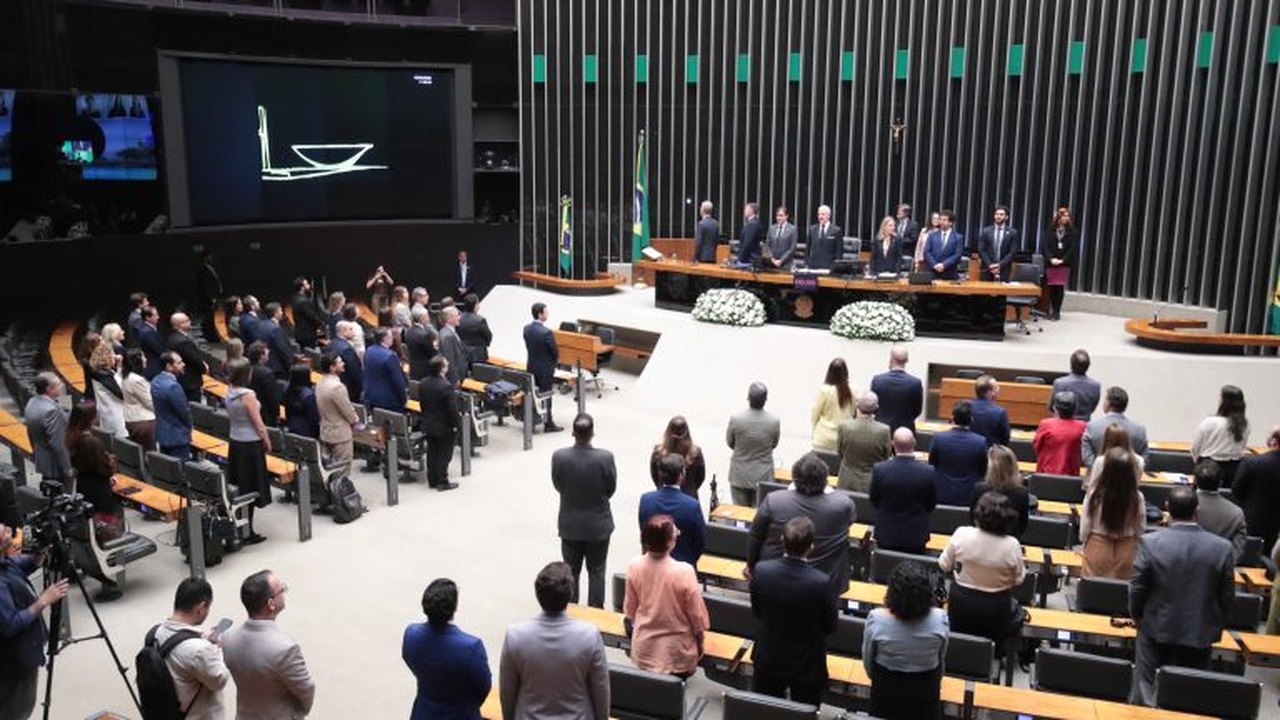 Câmara prevê que partidos quitem dívidas em parcelas 40% menores que a média cobrada de brasileiros endividados