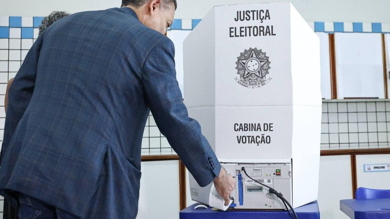 Presidente do TSE, Kassio Nunes Marques, vota em Brasília