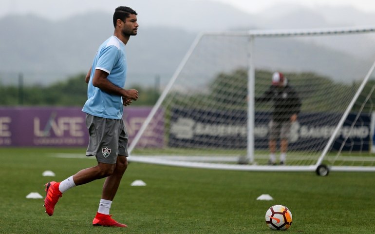 CSA prioriza contratação de zagueiro, e dirigente não desiste de Gum: &#8220;Em contato direto&#8221;