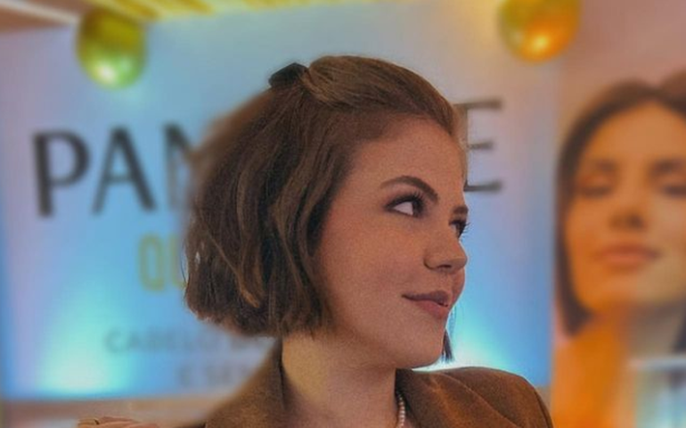 Filha do baixista Mingau se emociona ao receber beijo do pai na UTI