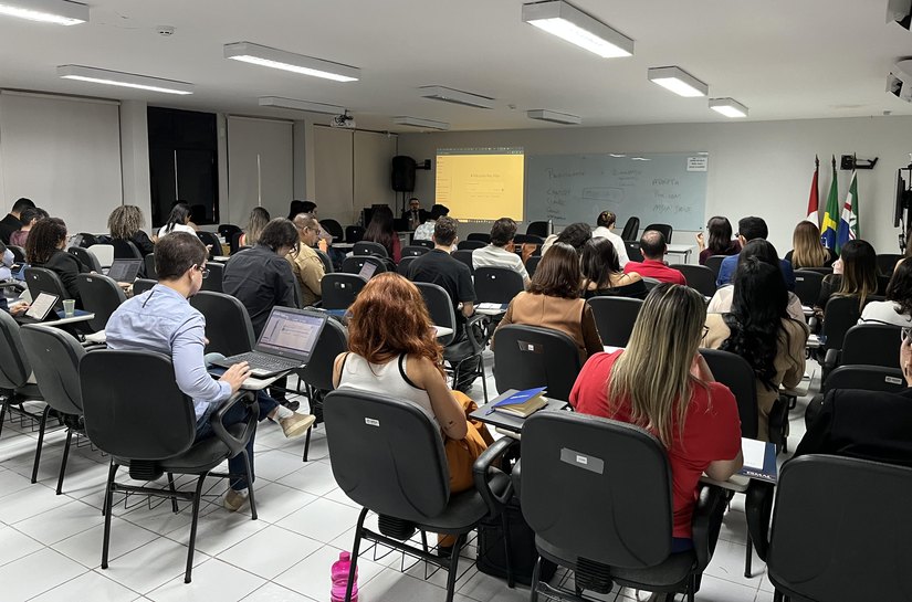 Assessores aprendem técnicas de produção de minutas com o uso de Inteligência Artificial