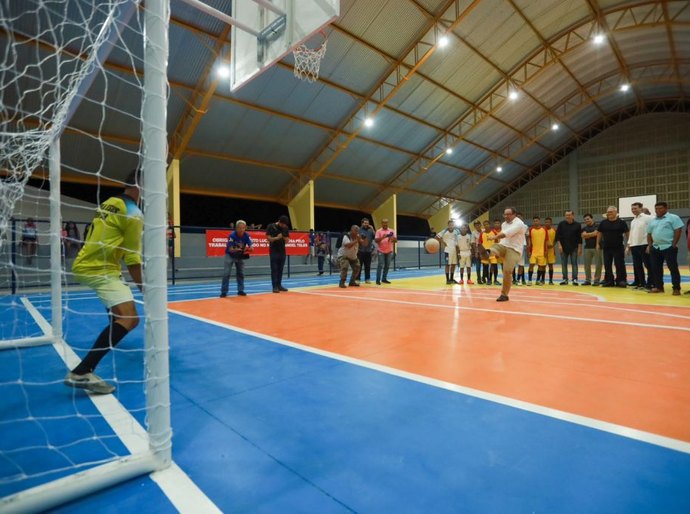 Prefeito Luciano Barbosa entrega ginásio poliesportivo e anuncia mais obras no Manoel Teles