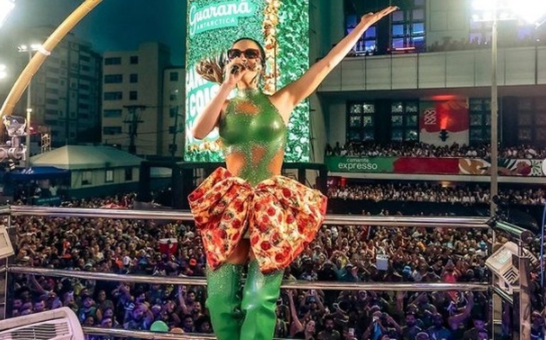 Claudia Leitte muda letra de 'Caranguejo' para não citar Iemanjá e gera debates na web