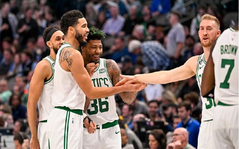 Doncic cai de rendimento e Mavericks perdem para os Celtics em noite de Tatum