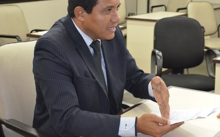 Júlio César é o candidato tucano ao governo que substitui Tavares