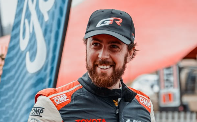 Lategan fatura 8ª etapa e amplia vantagem no Dakar; argentino ajuda rival e vence nas motos
