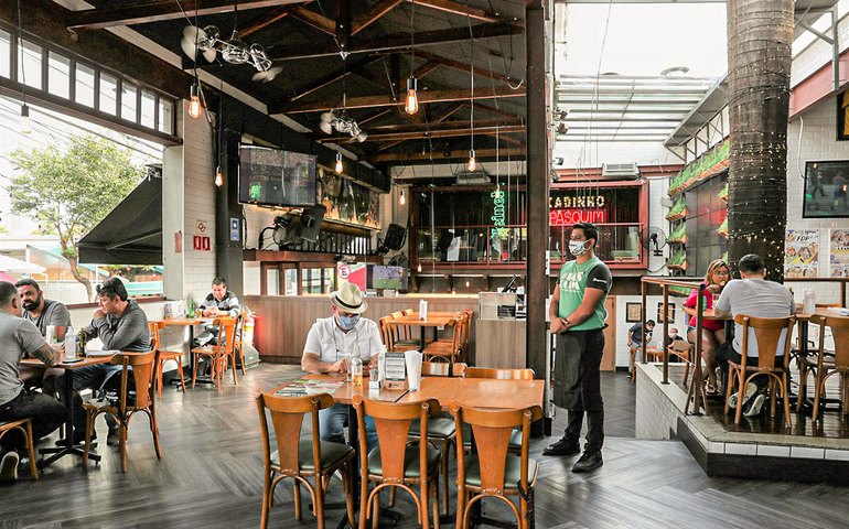 Juiz manda reabrir restaurantes de BH e diz que mídia impõe ‘medo e desespero’