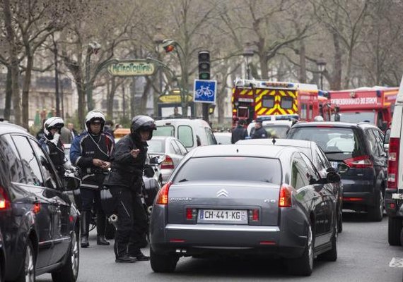 Sobe número de mortos em ataque a jornal francês