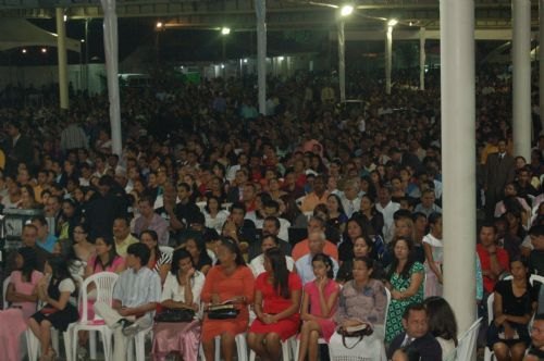 Igreja atenta aos louvores no ultímo dia da convenção