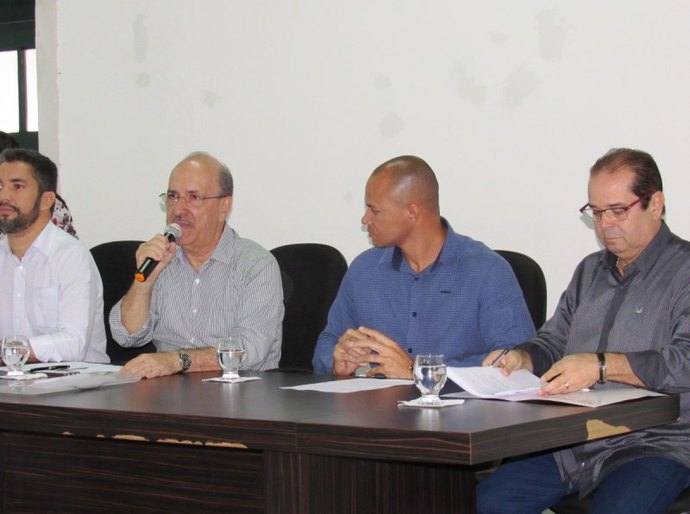 Helder Lima participa de reunião em Penedo com prefeito e empresários