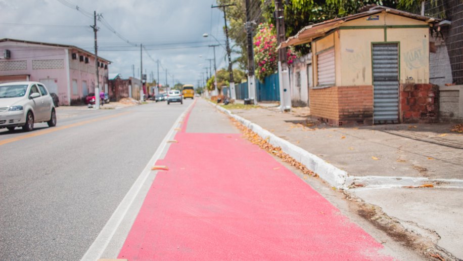 Maceioenses ganham nova faixa exclusiva para bicicletas nas avenidas Fernandes Lima e Menino Marcelo