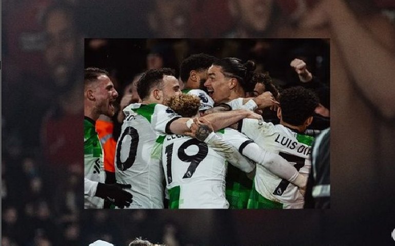 Liverpool supera desfalques, elimina Fulham e decide Copa da Liga Inglesa com o Chelsea