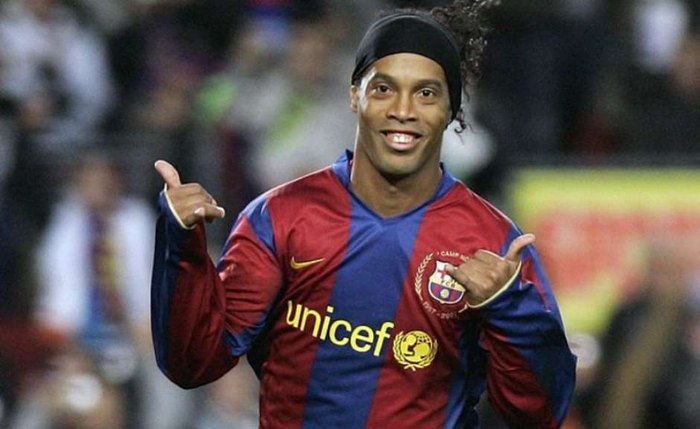 Aposentadoria de Ronaldinho foi anunciada pelo irmão e empresário do craque. Foto: LANCE!