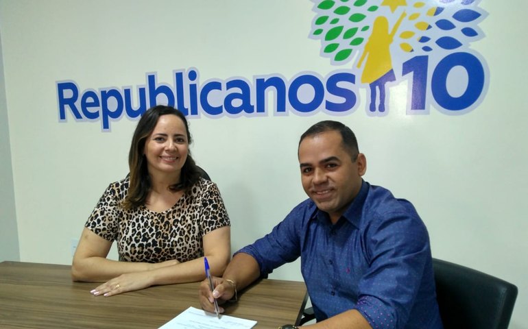 Fabiana Pessoa abona ficha de filiação de Neurício Costa ao Republicanos de Arapiraca