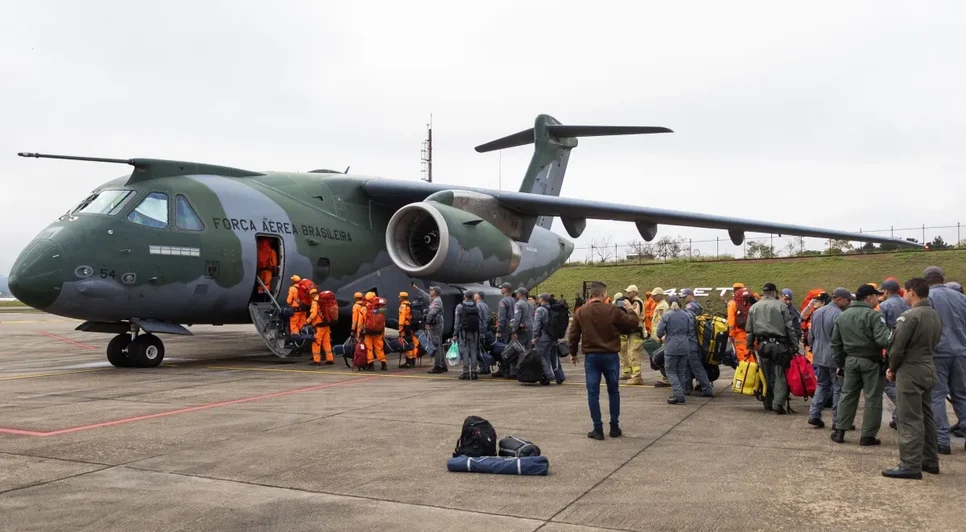 Cinco voos humanitários da FAB transportaram profissionais, equipamentos e mantimentos