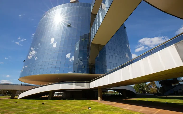 PGR: Bolsonaro liderou 'longa construção criminosa'