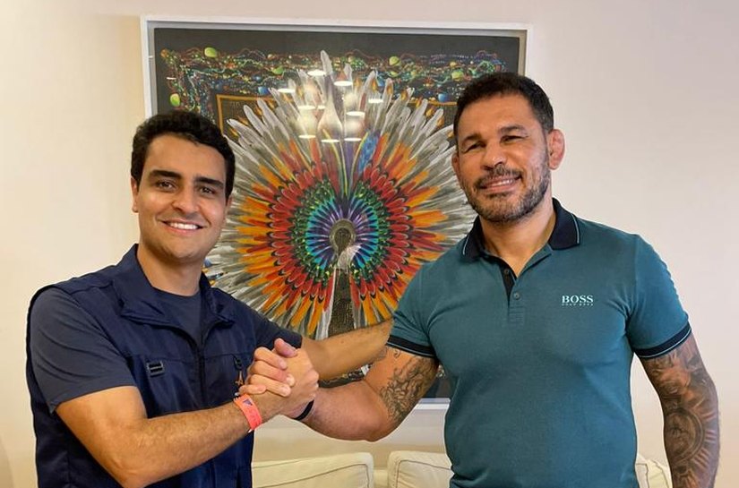 Prefeito JHC, se reúne com campeão Minotauro sobre projeto pioneiro de incentivo ao esporte