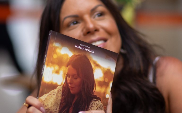 Mariah Morais lança seu livro “Depois do Depois” em Nova York; fotos foram feitas em Maceió
