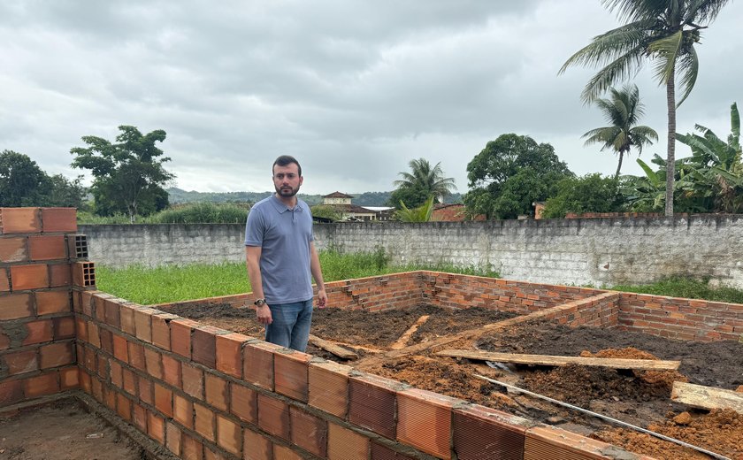 Prefeito de Anadia acompanha reforma e ampliação de escola