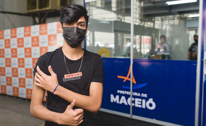 Maceió mantém vacinação contra o coronavírus para adolescentes sem comorbidades de 12 a 17 anos Maceió mantém vacinação contra o coronavírus para adolescentes sem comorbidades de 12 a 17 anos