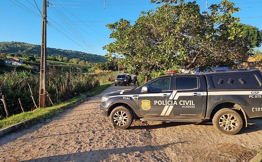 Suspeito de tráfico é preso por armazenar droga dentro de casa, em Palmeira