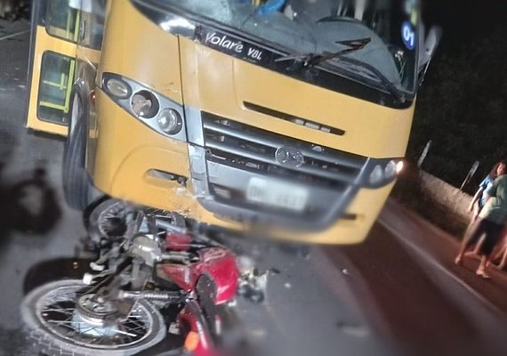 Colisão entre moto e ônibus escolar deixa um morto e outro ferido em São Sebastião