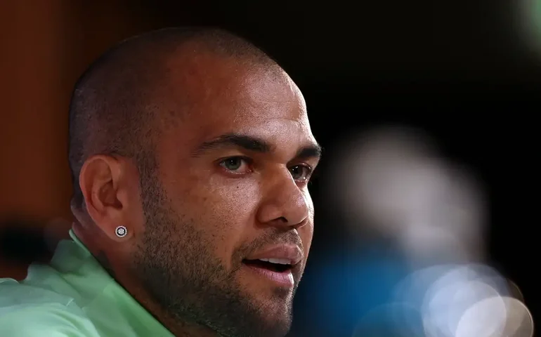 Com patrimônio de mais de 60 milhões de euros, Daniel Alves deposita fiança de R$ 5,4 milhões 