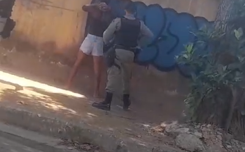 Policia prende travesti acusada de assalto em loja de roupas