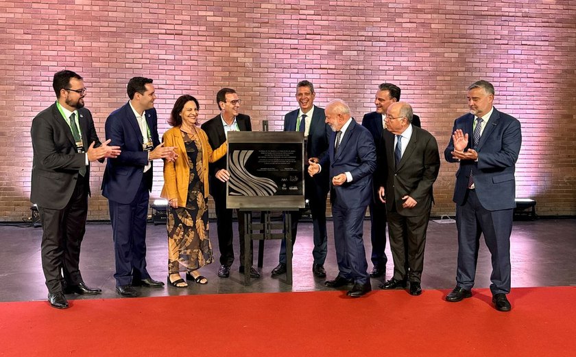 Lula inaugura com prefeito Eduardo Paes placa de revitalização do MAM