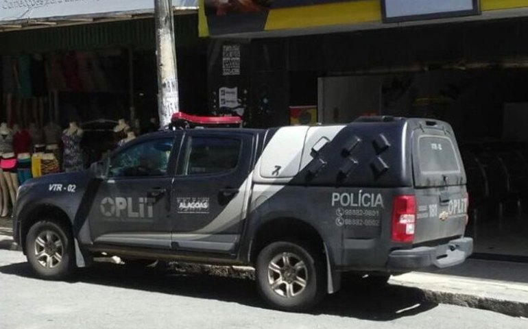Oplit prende homem acusado de praticar assalto na Jatiúca