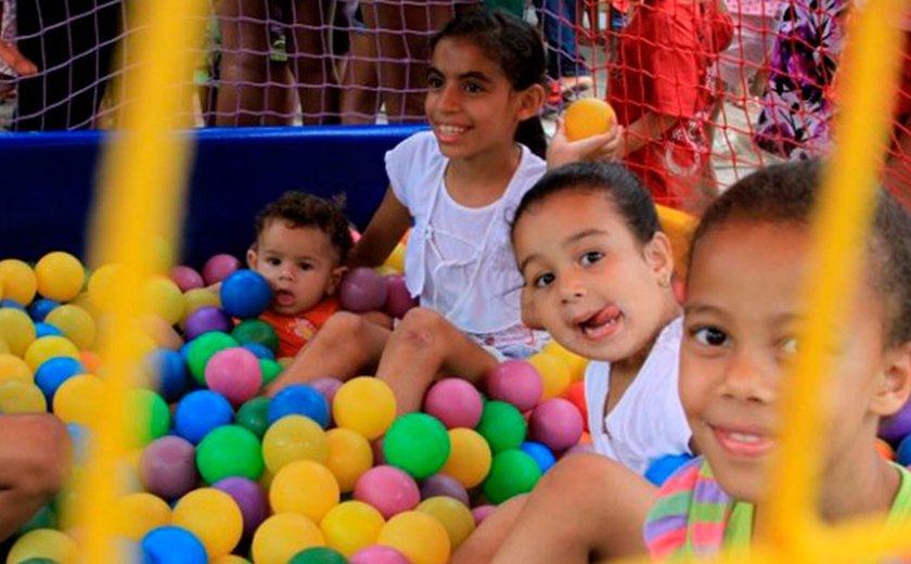 Tenda da Juventude leva diversão e conhecimento ao Denisson Menezes
