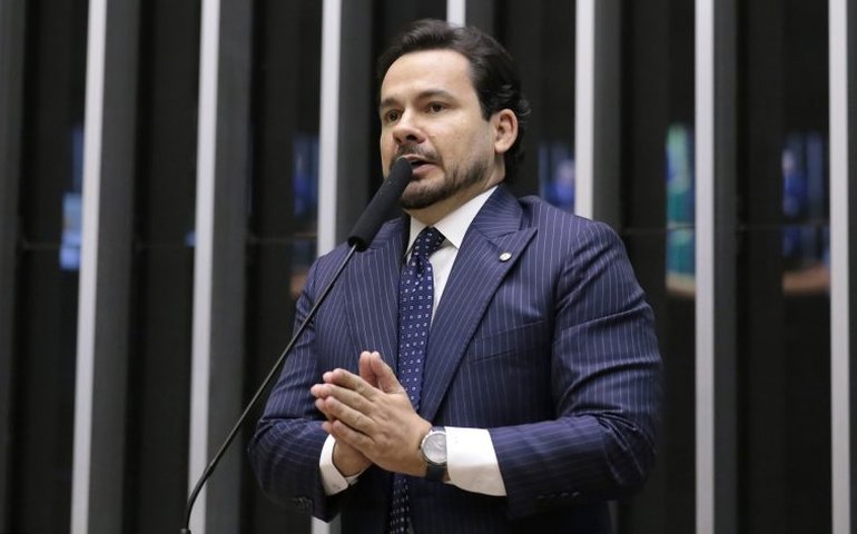 Projeto prevê punição para exaltação pública de organizações criminosas