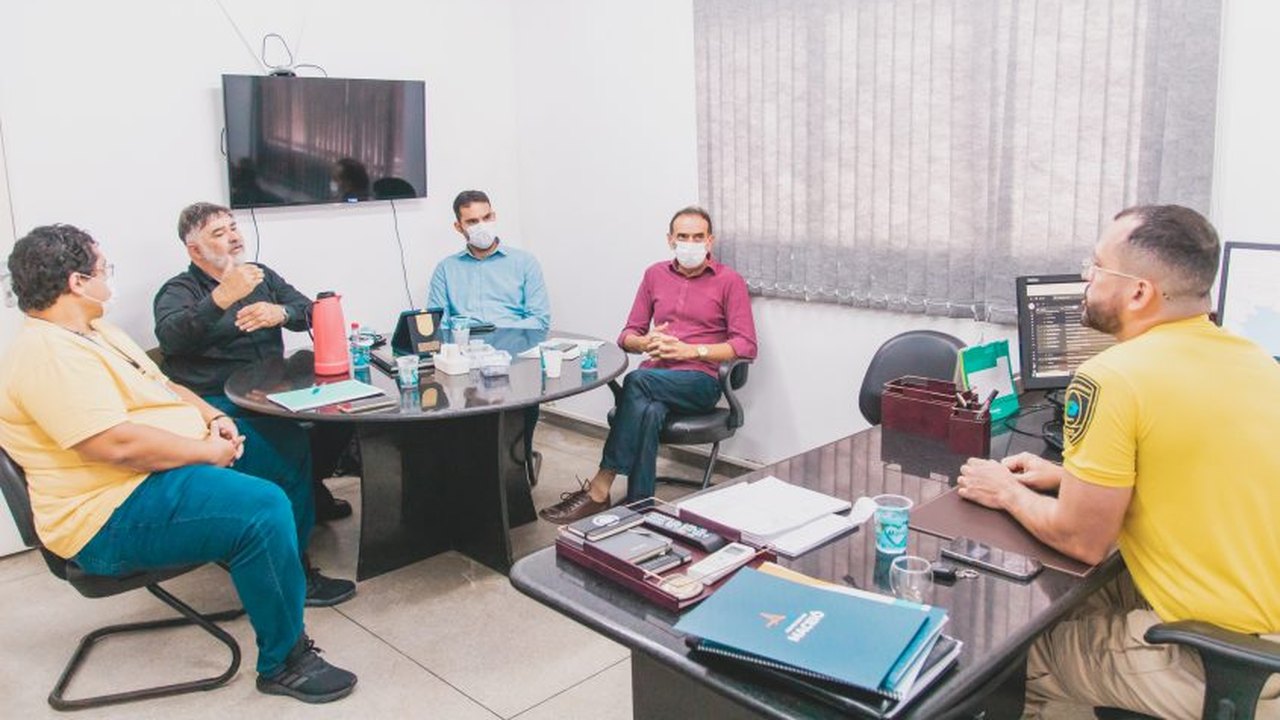 Superintendente recebe comitiva do IFAL para tratar de transporte de estudantes da Região Metropolitana