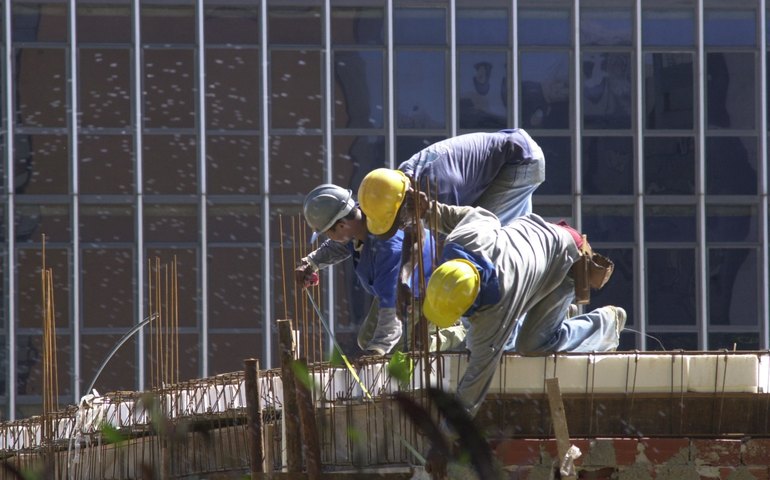Campanha Abril Verde alerta para ações preventivas no ambiente de trabalho