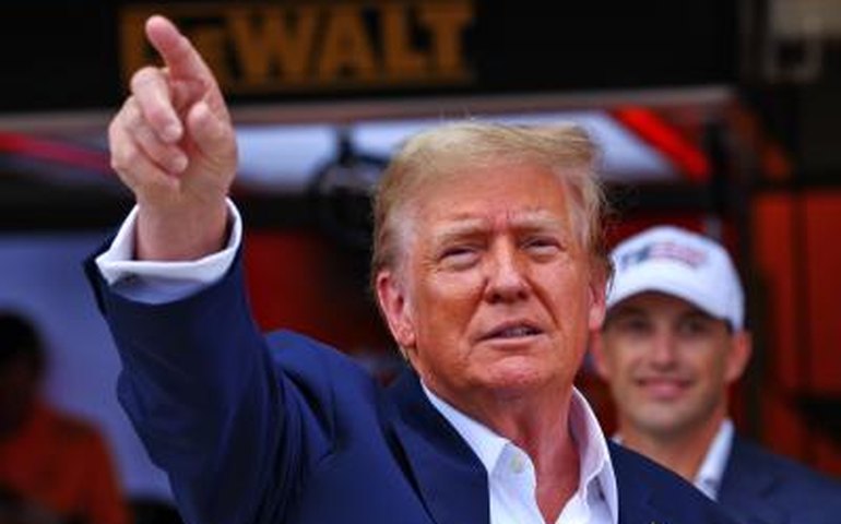 McLaren explica aparição de Trump nos boxes do GP de Miami: 'Pediu para visitar a garagem'