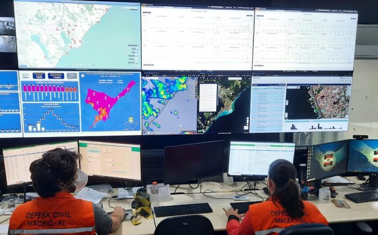 Defesa Civil de Maceió alerta para riscos de alagamento e deslizamentos de barreiras