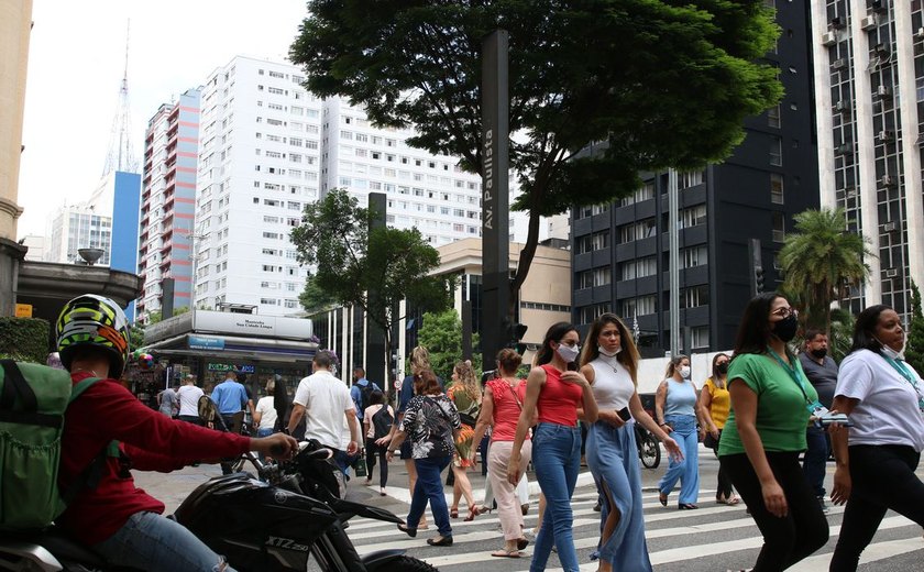 Taxa de desemprego cai para 9,3% no segundo trimestre