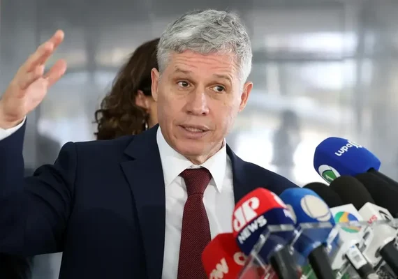 Aumento da taxa de juros é 'herança maldita' de Campos Neto, diz ministro Paulo Teixeira