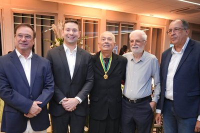 Hipólito da Costa recebe homenagem na FIEA e prefeito Luciano destaca visão empreendedora e trajetória de sucesso