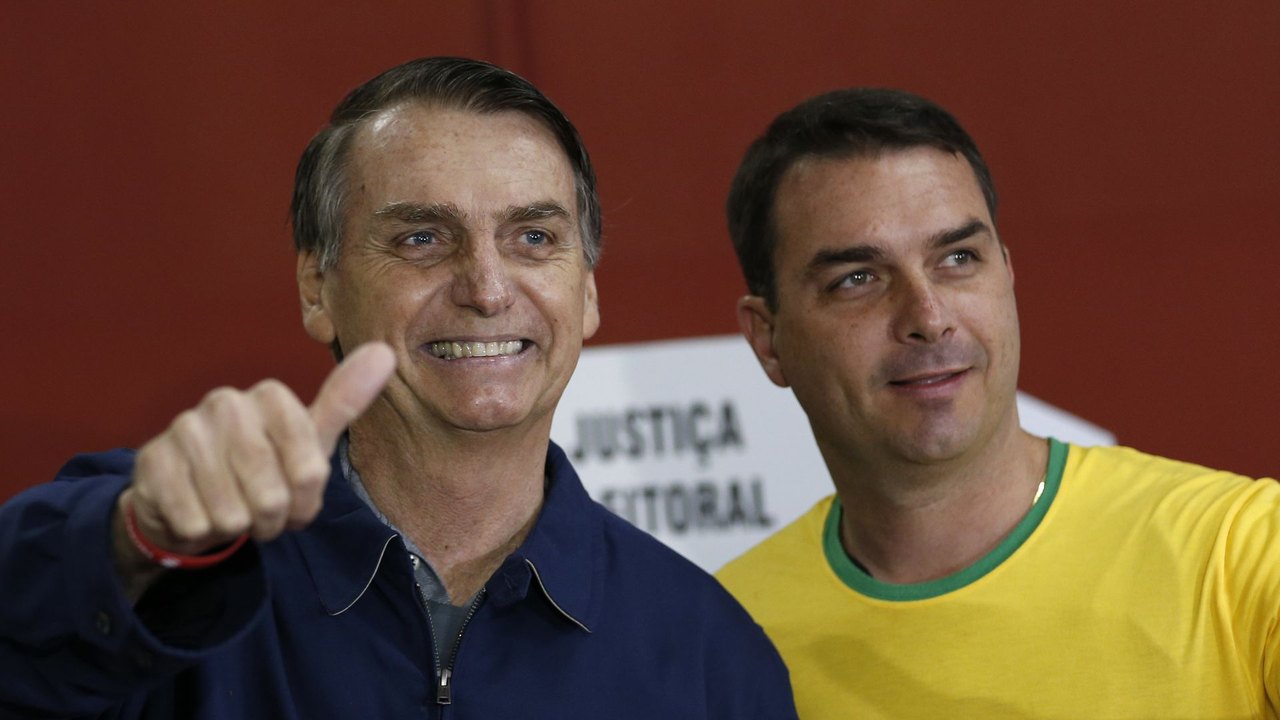 Moraes suspende visitas de Flávio a Bolsonaro e pede esclarecimentos à defesa