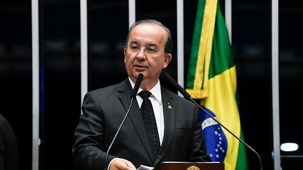 MPF arquiva denúncia contra governador de SC sobre elogio a cidade por 'cor da pele'