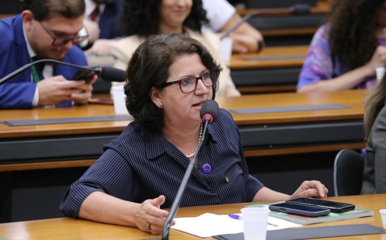 Comissão aprova serviço de atendimento domiciliar para idosos