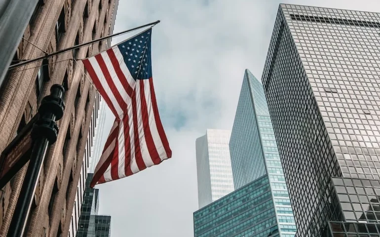Câmara e Senado divergem sobre solução e tornam paralisação do governo mais provável