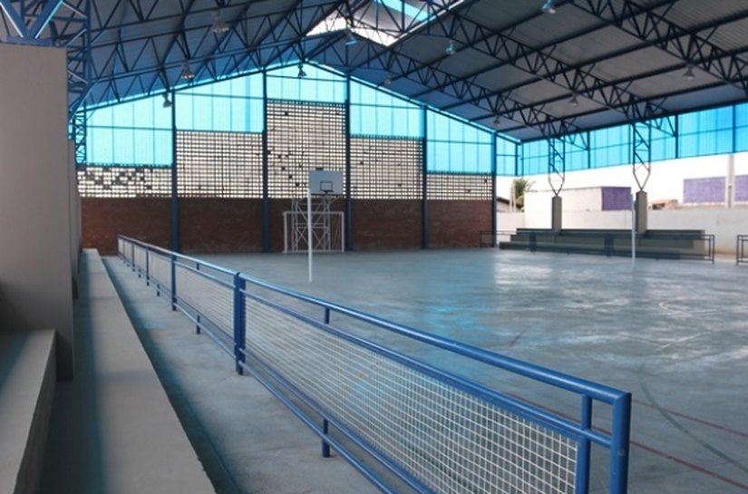 Arapiraca ganha sua quinta quadra poliesportiva da rede estadual