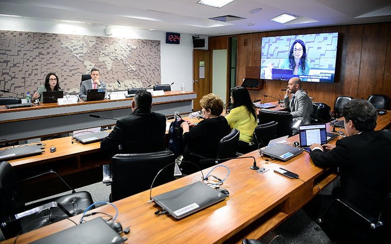 Inteligência Artificial ameaça empregos, aponta debate no Conselho de Comunicação Social