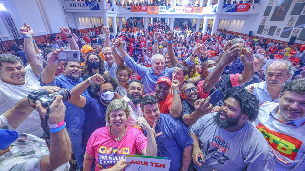 Sindicalistas entregam pauta dos trabalhadores e manifestam apoio a Lula