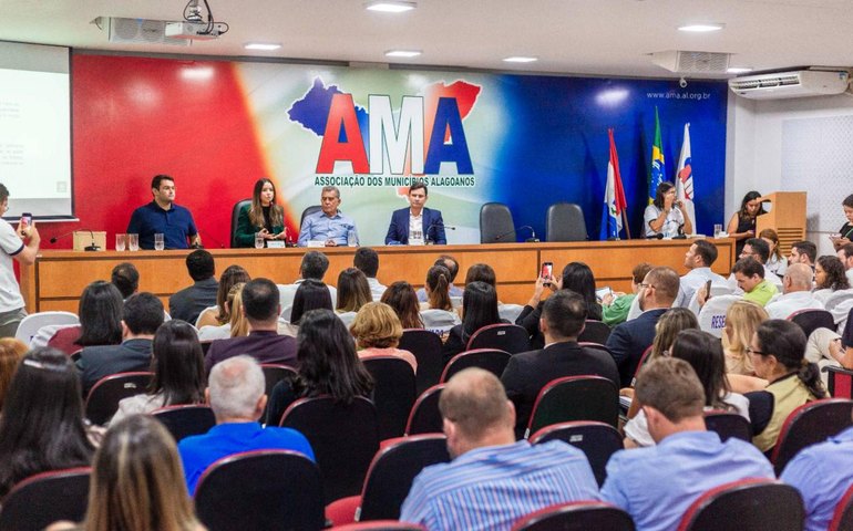 Setur apresenta políticas públicas para o turismo aos municípios alagoanos