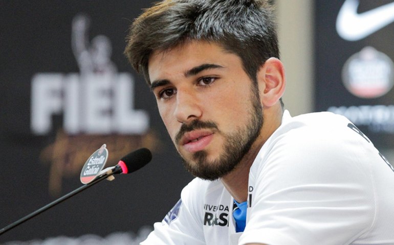 Bruno Méndez volta após empréstimo e já deve reestrear no Corinthians no sábado