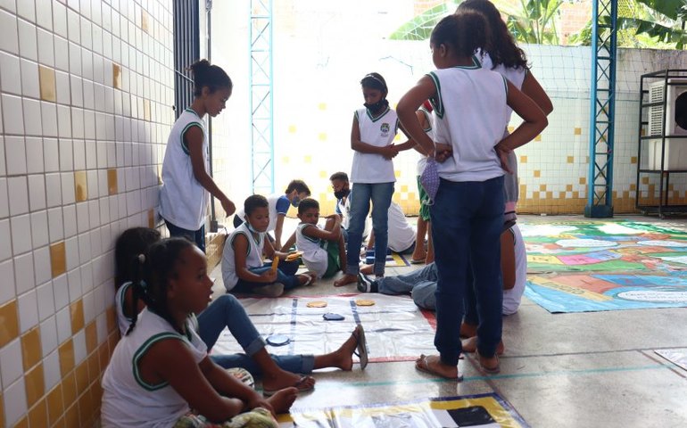 Educação realiza palestras e oficinas em unidades escolares sobre o combate ao Aedes Aegypti
